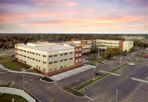 Lee's summit medical center - Lee's Summit Medical Center, a hospital and ER, is ready to meet all the healthcare needs of the community. As a dually-accredited Chest Pain and Primary Stroke Center, the highly trained staff and experienced Medical Staff stand ready to treat you.